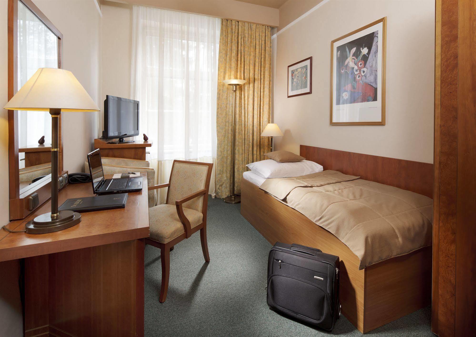 Dr. Adler Spa & Kurhotel Františkovy Lázně Exteriör bild