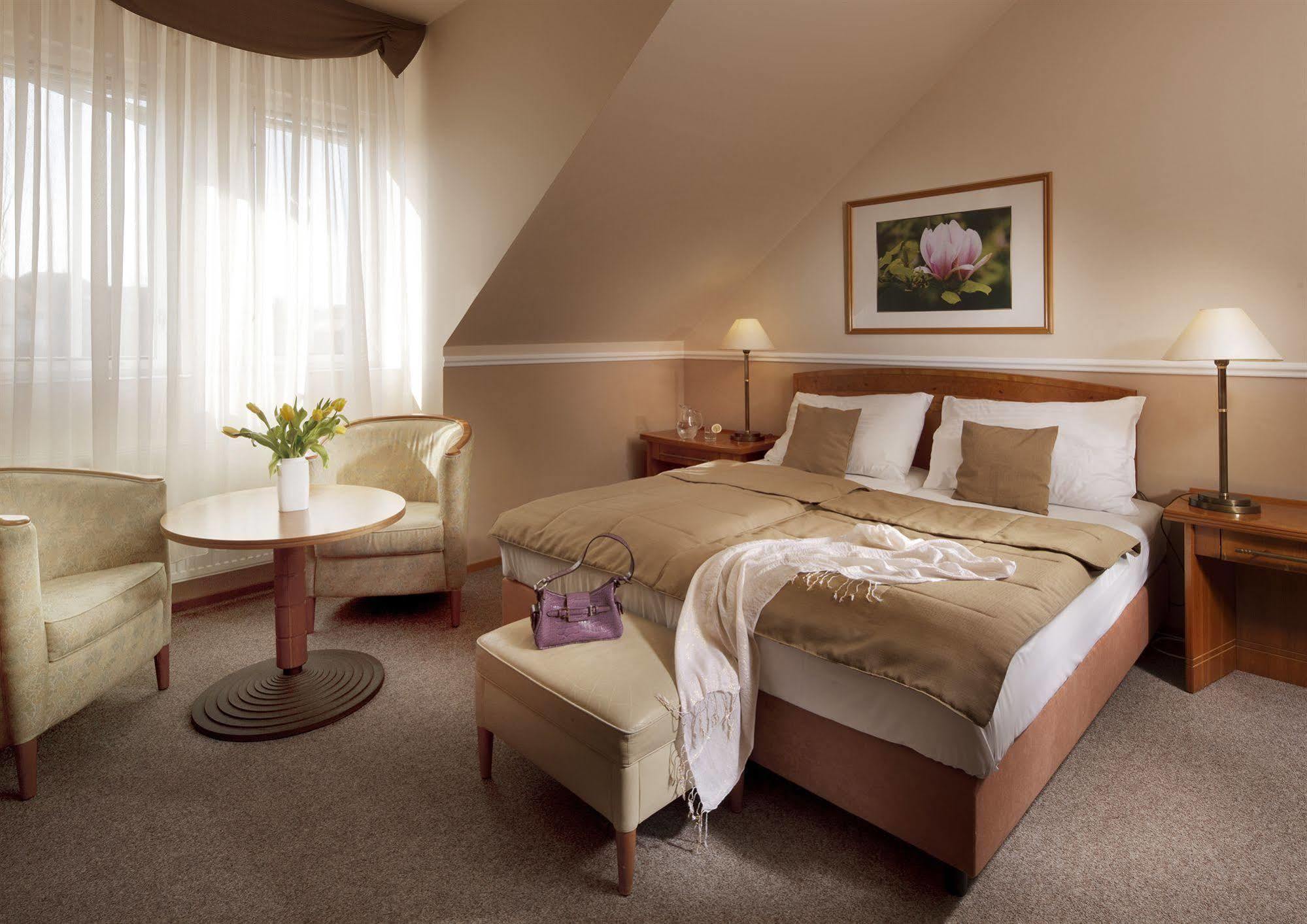 Dr. Adler Spa & Kurhotel Františkovy Lázně Exteriör bild