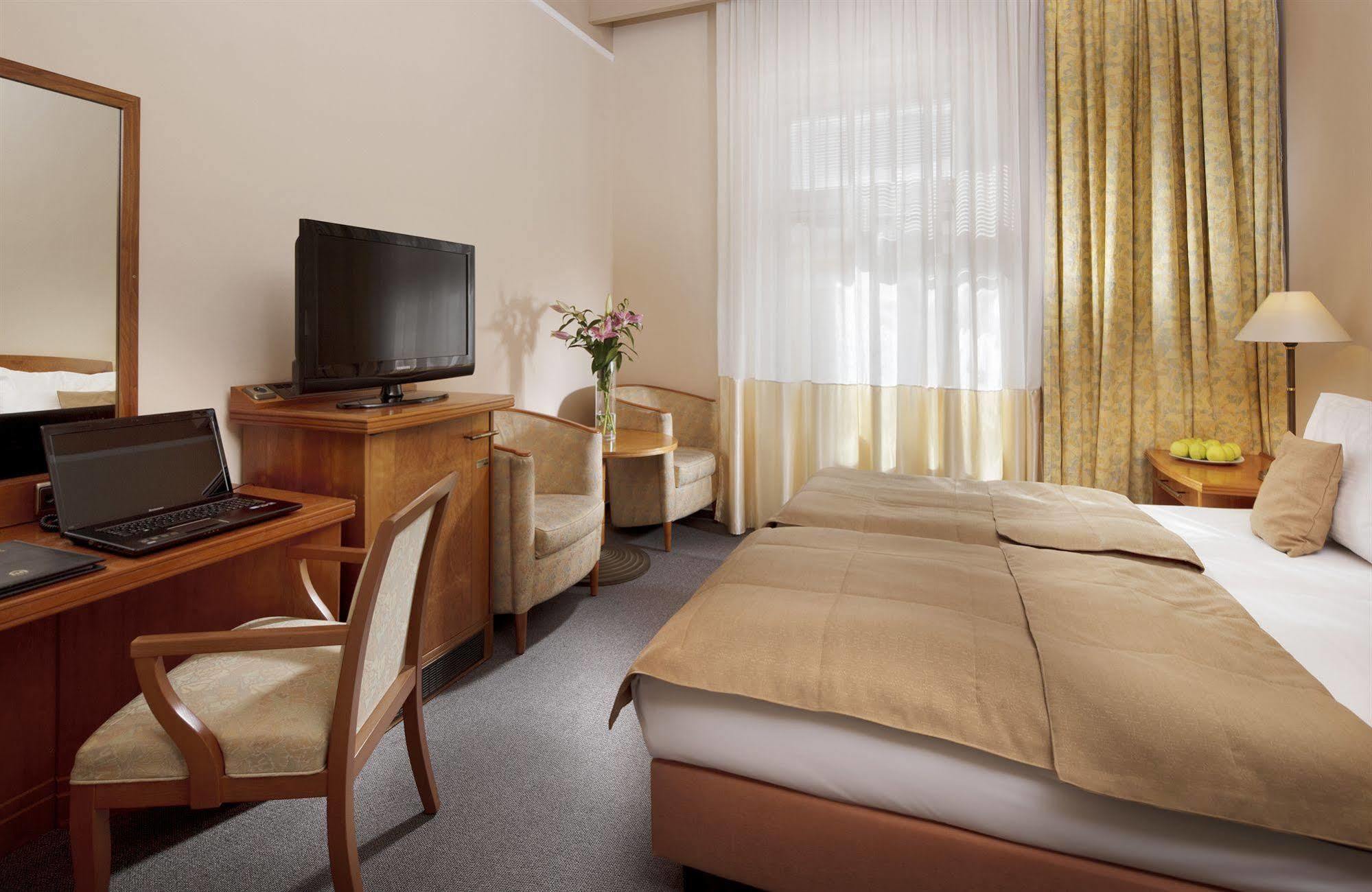 Dr. Adler Spa & Kurhotel Františkovy Lázně Exteriör bild